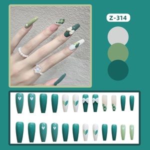 CLEAROUT🌹 Final sale💅 Brand new
Press on nails green white butterfly 24 pieces